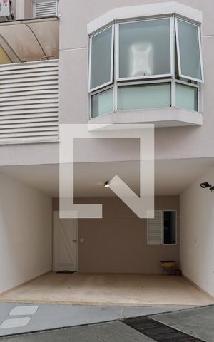 Casa de condomínio à venda com 174m², 4 quartos e 2 vagas Casa de condomínio à venda com 174m², 4 quartos e 2 vagasFachada da casa