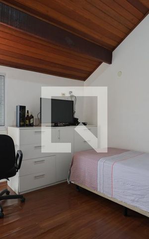 Casa de condomínio à venda com 174m², 4 quartos e 2 vagas Casa de condomínio à venda com 174m², 4 quartos e 2 vagasSuíte 1