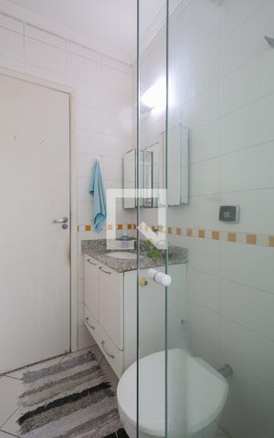 Casa de condomínio à venda com 174m², 4 quartos e 2 vagas Casa de condomínio à venda com 174m², 4 quartos e 2 vagasBanheiro