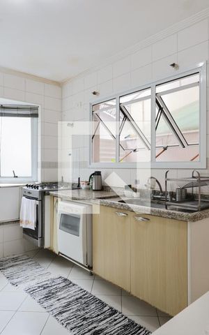 Casa de condomínio à venda com 174m², 4 quartos e 2 vagas Casa de condomínio à venda com 174m², 4 quartos e 2 vagasCozinha