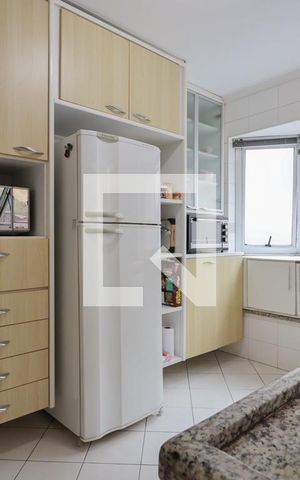 Casa de condomínio à venda com 174m², 4 quartos e 2 vagas Casa de condomínio à venda com 174m², 4 quartos e 2 vagasCozinha