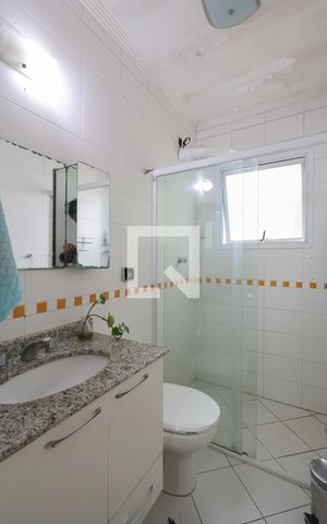 Casa de condomínio à venda com 174m², 4 quartos e 2 vagas Casa de condomínio à venda com 174m², 4 quartos e 2 vagasBanheiro