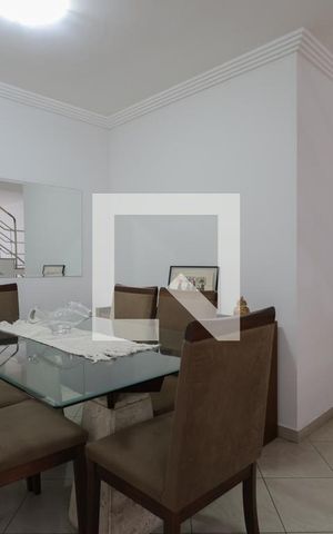 Casa de condomínio à venda com 174m², 4 quartos e 2 vagas Casa de condomínio à venda com 174m², 4 quartos e 2 vagasSala de estar