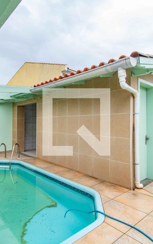 Casa à venda com 183m², 3 quartos e 4 vagas Casa à venda com 183m², 3 quartos e 4 vagasÁrea comum