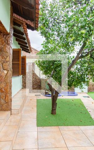 Casa à venda com 183m², 3 quartos e 4 vagas Casa à venda com 183m², 3 quartos e 4 vagasFachada