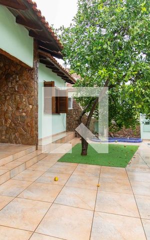 Casa à venda com 183m², 3 quartos e 4 vagas Casa à venda com 183m², 3 quartos e 4 vagasÁrea comum