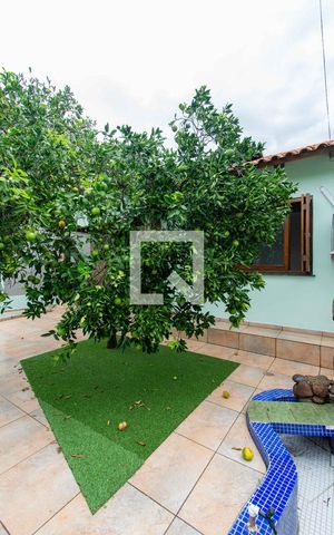 Casa à venda com 183m², 3 quartos e 4 vagas Casa à venda com 183m², 3 quartos e 4 vagasFachada