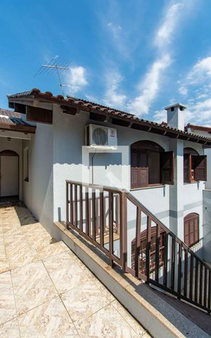 Casa à venda com 500m², 5 quartos e 4 vagas Casa à venda com 500m², 5 quartos e 4 vagasÁrea Externa