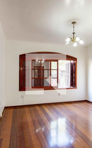 Casa à venda com 500m², 5 quartos e 4 vagas Casa à venda com 500m², 5 quartos e 4 vagasSala