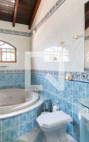 Casa à venda com 500m², 5 quartos e 4 vagas Casa à venda com 500m², 5 quartos e 4 vagasBanheiro 1