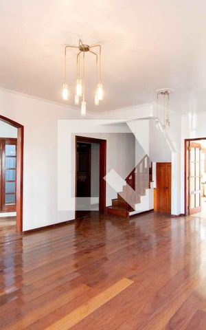 Casa à venda com 500m², 5 quartos e 4 vagas Casa à venda com 500m², 5 quartos e 4 vagasSala