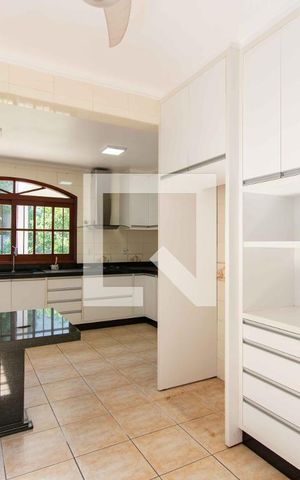 Casa à venda com 500m², 5 quartos e 4 vagas Casa à venda com 500m², 5 quartos e 4 vagasCozinha