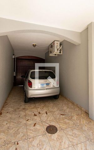 Casa à venda com 500m², 5 quartos e 4 vagas Casa à venda com 500m², 5 quartos e 4 vagasGaragem