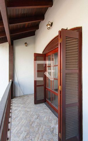 Casa à venda com 500m², 5 quartos e 4 vagas Casa à venda com 500m², 5 quartos e 4 vagasVaranda