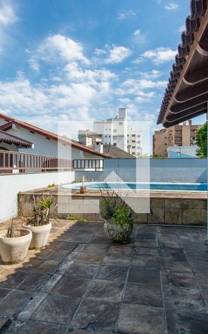 Casa à venda com 500m², 5 quartos e 4 vagas Casa à venda com 500m², 5 quartos e 4 vagasÁrea Externa
