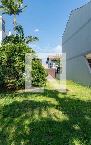 Casa à venda com 500m², 5 quartos e 4 vagas Casa à venda com 500m², 5 quartos e 4 vagasÁrea Externa