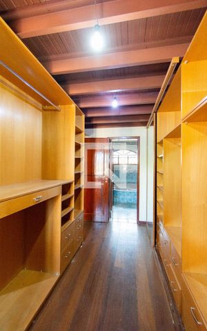 Casa à venda com 500m², 5 quartos e 4 vagas Casa à venda com 500m², 5 quartos e 4 vagasQuarto 1