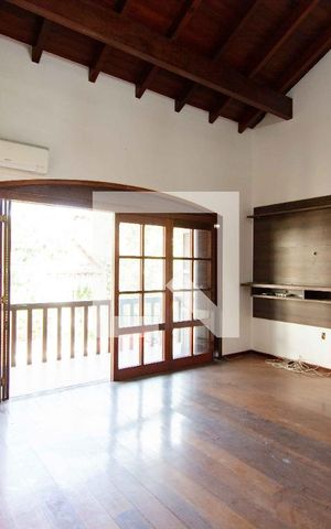 Casa à venda com 500m², 5 quartos e 4 vagas Casa à venda com 500m², 5 quartos e 4 vagasSala