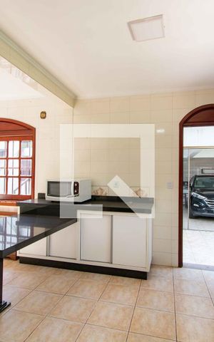 Casa à venda com 500m², 5 quartos e 4 vagas Casa à venda com 500m², 5 quartos e 4 vagasCozinha