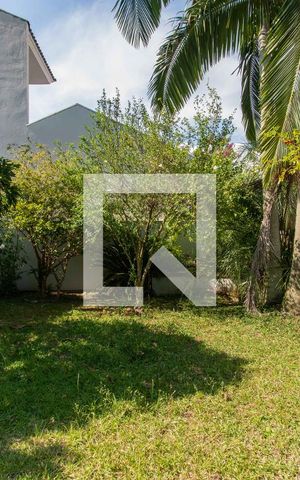 Casa à venda com 500m², 5 quartos e 4 vagas Casa à venda com 500m², 5 quartos e 4 vagasÁrea Externa