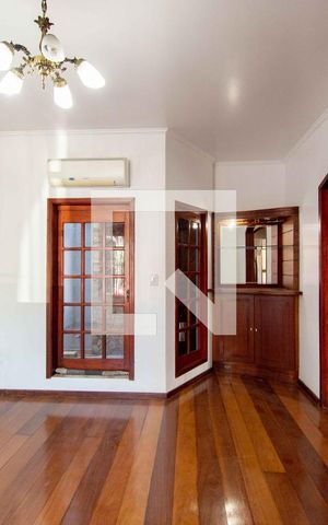 Casa à venda com 500m², 5 quartos e 4 vagas Casa à venda com 500m², 5 quartos e 4 vagasSala