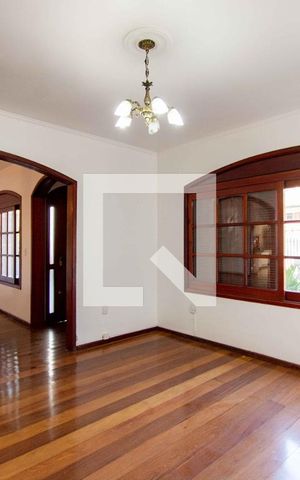 Casa à venda com 500m², 5 quartos e 4 vagas Casa à venda com 500m², 5 quartos e 4 vagasSala