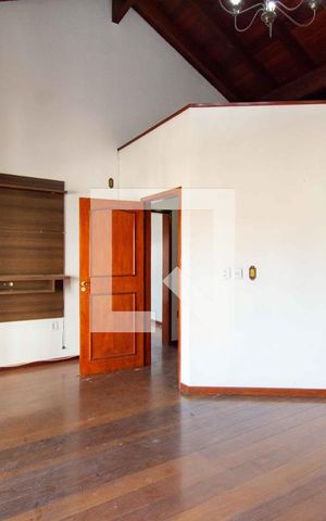 Casa à venda com 500m², 5 quartos e 4 vagas Casa à venda com 500m², 5 quartos e 4 vagasSala