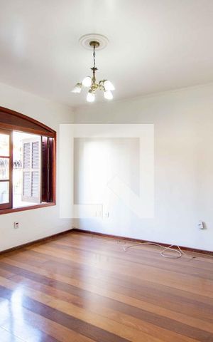 Casa à venda com 500m², 5 quartos e 4 vagas Casa à venda com 500m², 5 quartos e 4 vagasSala