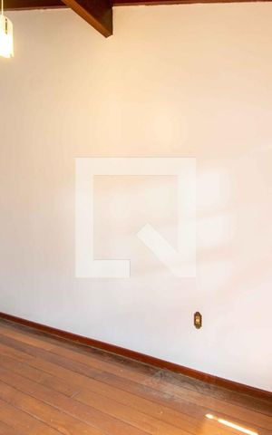 Casa à venda com 500m², 5 quartos e 4 vagas Casa à venda com 500m², 5 quartos e 4 vagasQuarto 5