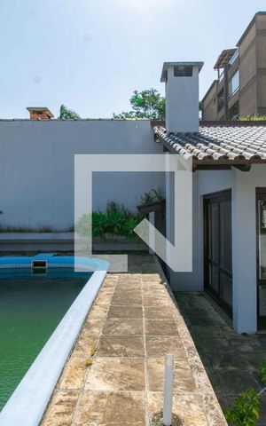 Casa à venda com 500m², 5 quartos e 4 vagas Casa à venda com 500m², 5 quartos e 4 vagasÁrea Externa