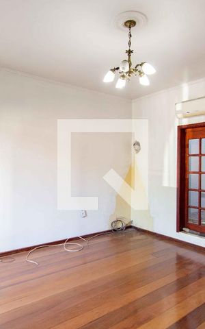 Casa à venda com 500m², 5 quartos e 4 vagas Casa à venda com 500m², 5 quartos e 4 vagasSala
