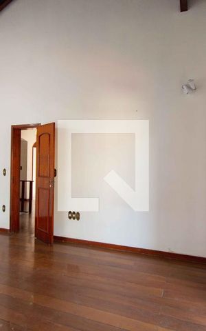 Casa à venda com 500m², 5 quartos e 4 vagas Casa à venda com 500m², 5 quartos e 4 vagasQuarto 2