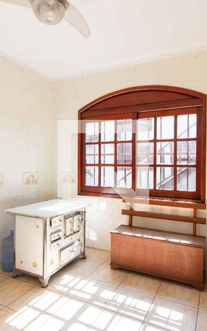 Casa à venda com 500m², 5 quartos e 4 vagas Casa à venda com 500m², 5 quartos e 4 vagasCozinha