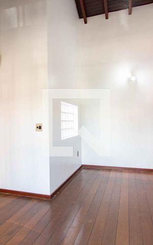 Casa à venda com 500m², 5 quartos e 4 vagas Casa à venda com 500m², 5 quartos e 4 vagasQuarto 2