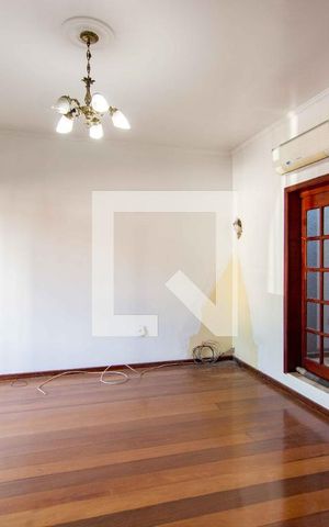 Casa à venda com 500m², 5 quartos e 4 vagas Casa à venda com 500m², 5 quartos e 4 vagasSala