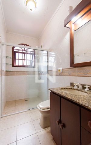 Casa à venda com 500m², 5 quartos e 4 vagas Casa à venda com 500m², 5 quartos e 4 vagasBanheiro 2
