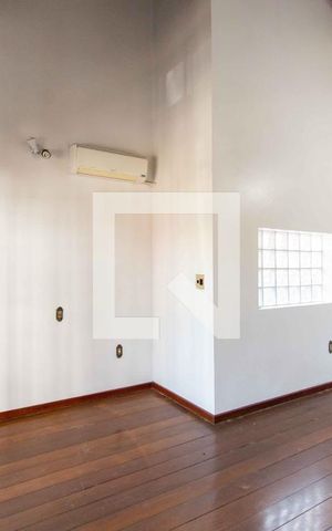 Casa à venda com 500m², 5 quartos e 4 vagas Casa à venda com 500m², 5 quartos e 4 vagasQuarto 2