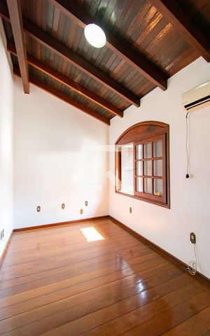 Casa à venda com 500m², 5 quartos e 4 vagas Casa à venda com 500m², 5 quartos e 4 vagasQuarto 3