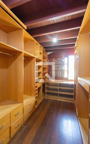 Casa à venda com 500m², 5 quartos e 4 vagas Casa à venda com 500m², 5 quartos e 4 vagasQuarto 1