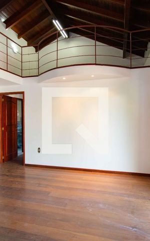 Casa à venda com 500m², 5 quartos e 4 vagas Casa à venda com 500m², 5 quartos e 4 vagasSala