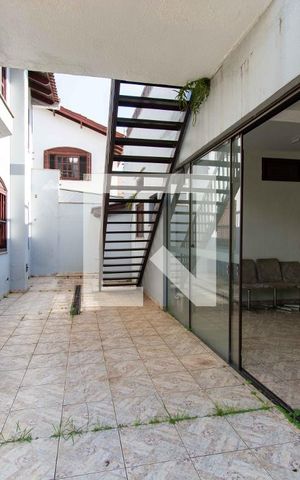 Casa à venda com 500m², 5 quartos e 4 vagas Casa à venda com 500m², 5 quartos e 4 vagasÁrea Externa