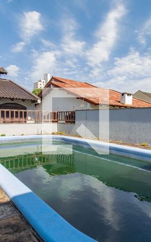 Casa à venda com 500m², 5 quartos e 4 vagas Casa à venda com 500m², 5 quartos e 4 vagasÁrea Externa