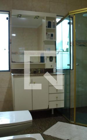Casa à venda com 252m², 3 quartos e 4 vagasBanheiro da Suíte 1