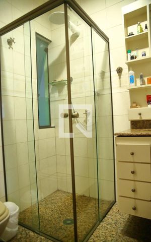 Casa à venda com 252m², 3 quartos e 4 vagasBanheiro Suíte 3