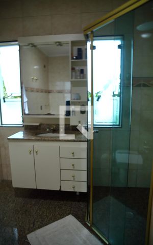Casa à venda com 252m², 3 quartos e 4 vagasBanheiro da Suíte 1