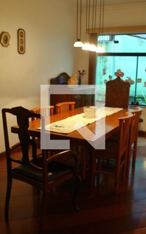 Casa à venda com 252m², 3 quartos e 4 vagasCopa