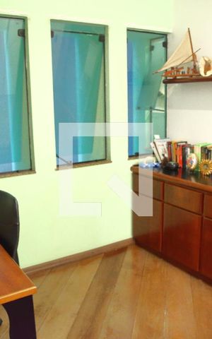 Casa à venda com 252m², 3 quartos e 4 vagasHall dos Quartos / Escritório