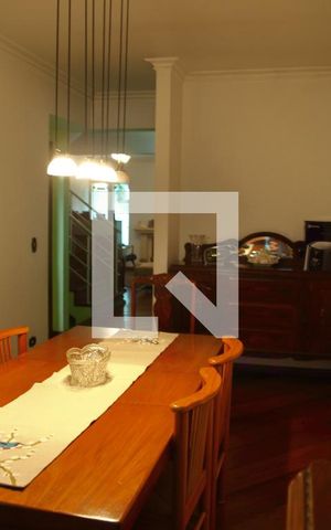 Casa à venda com 252m², 3 quartos e 4 vagasCopa