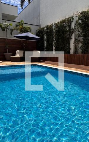 Casa à venda com 358m², 5 quartos e 6 vagas Casa à venda com 358m², 5 quartos e 6 vagasPiscina