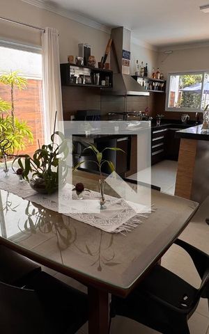 Casa à venda com 358m², 5 quartos e 6 vagas Casa à venda com 358m², 5 quartos e 6 vagasEspaço Gourmet
